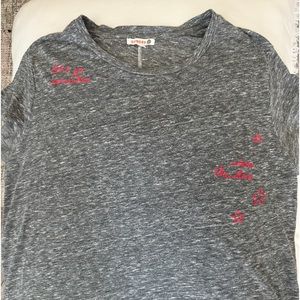 SUNDRY T-Shirt w/sewn~ “Let’s go somewhere~where the stars ⭐️kiss the ocean♥️